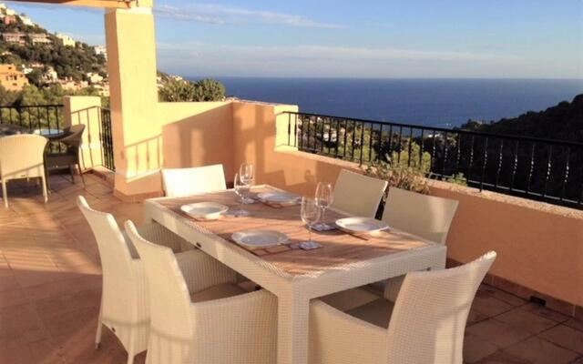 Sea-view holiday home in Altea Hills with private pool