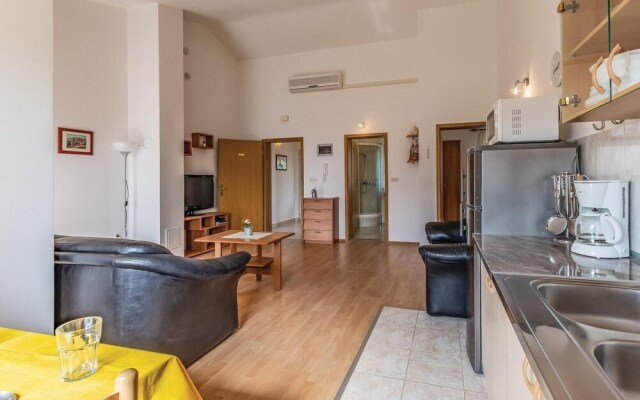 Stunning Home in Liznjan With Wifi and 3 Bedrooms