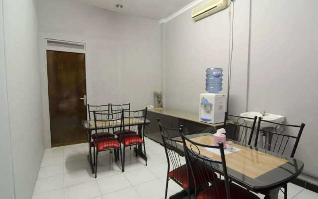 RedDoorz Raya Ngagel