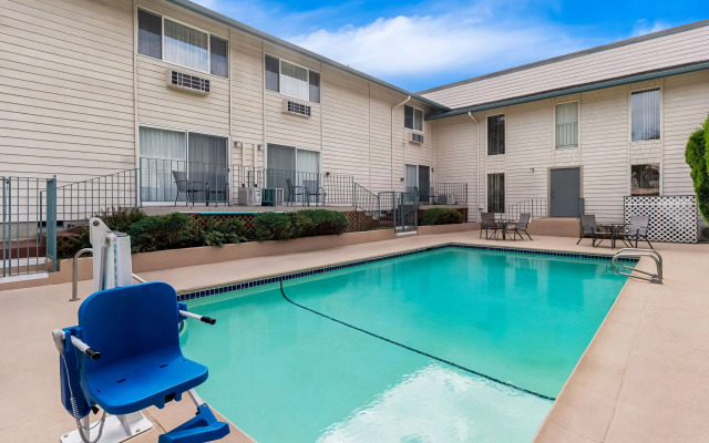 Quality Inn & Suites Vancouver - Hazel Dell