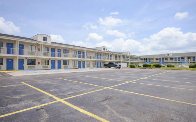 Motel 6 Webster, TX - Houston - Nasa Lake