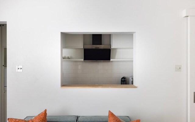 Light-filled Studio With AC - Earl s Court