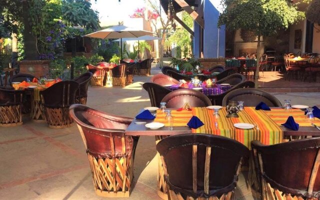 El Encanto Inn & Suites