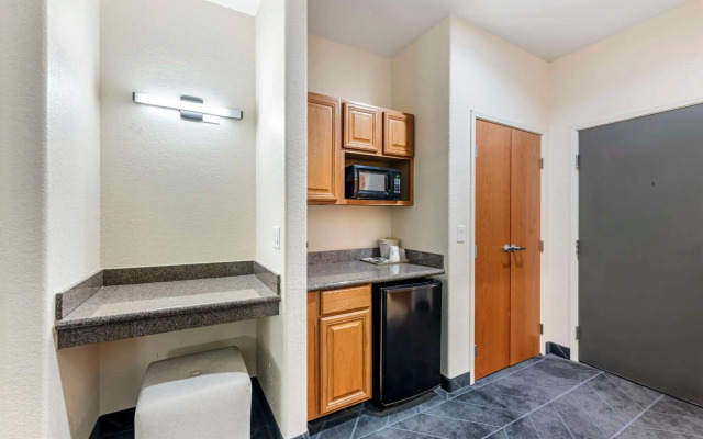 Best Western Lubbock West Inn & Suites