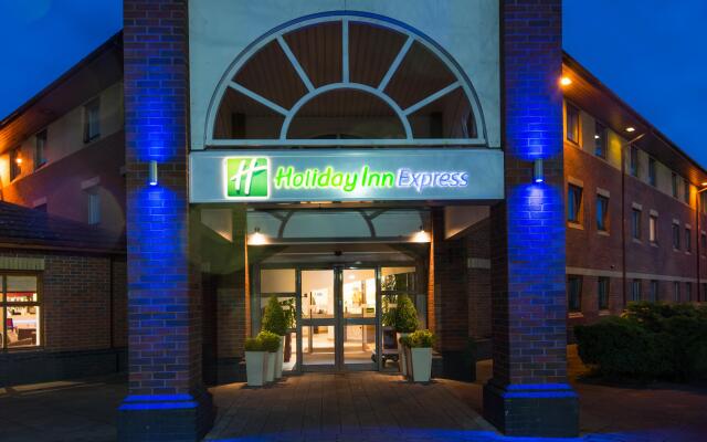 Holiday Inn Express Warwick - Stratford-upon-Avon, an IHG Hotel