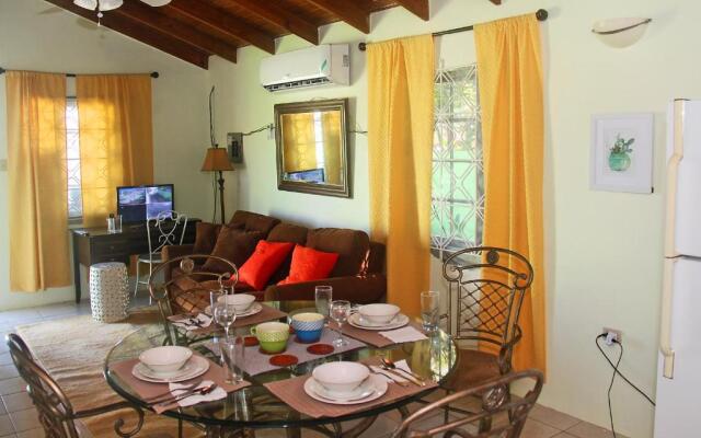 Wild Palm Villa Cozy 2BR/1BA Bungalow w/ Backyard Oasis