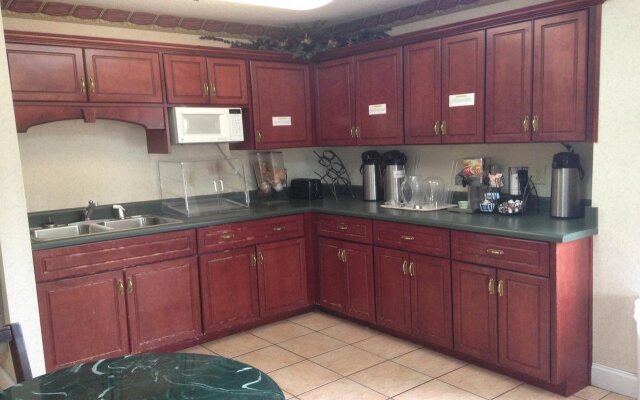 Country Hearth Inn & Suites Augusta