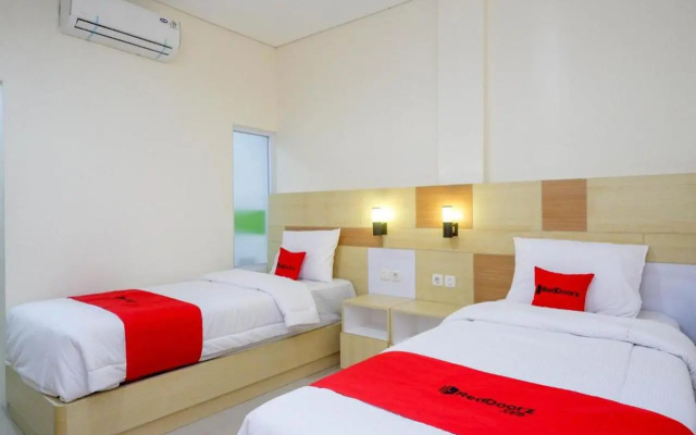 Hotel O near Pasar Gede Solo formerly In – Guest Rooms – Surakarta