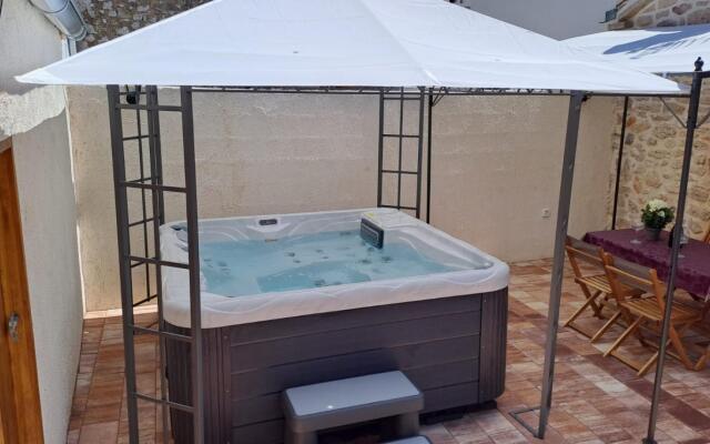 Josi - With Jacuzzi - H