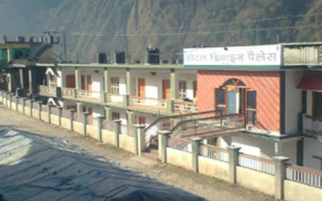 Hotel Divine Palace