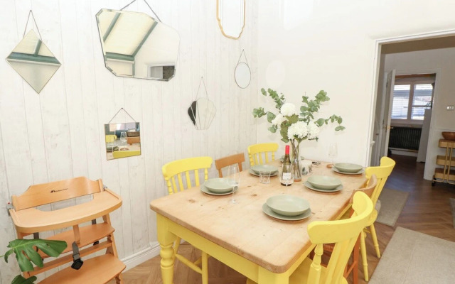 3 West Quay Mews