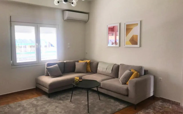 Sleek & Sunny Athenian Penthouse 5min from metro