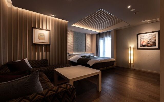 Y-HOTEL