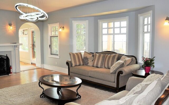 Kelowna's Beach House