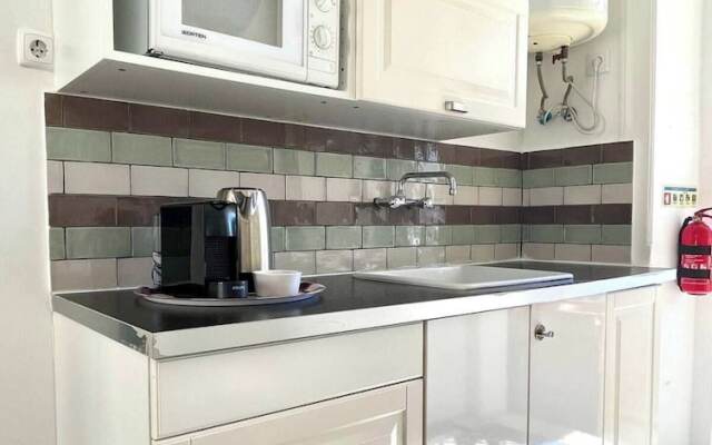 Central Hidden Gem, Rustic Modern 2 Bedroom Flat