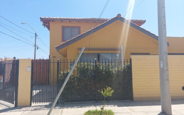 Amplia casa en sector residencial de La Serena.