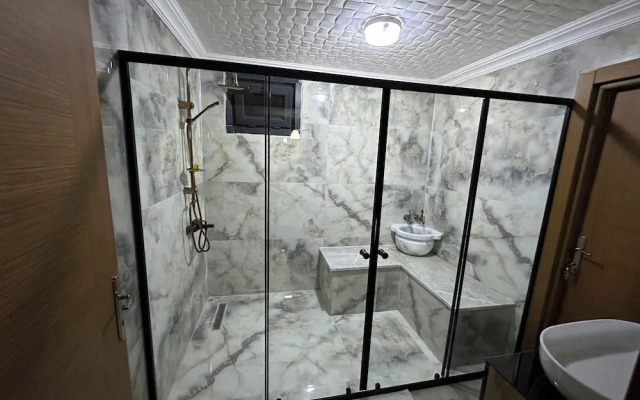 Mariposa Luxury House