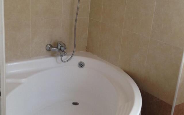 Alexandria Court Apartment No. 5