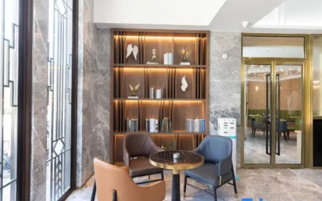 Qingmu Platinum Hotel (Nanjing Xinjiekou Subway Station Youyi Square)