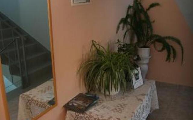 Apartments and Rooms Toni