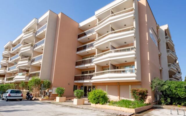 Les Platanes 32584
