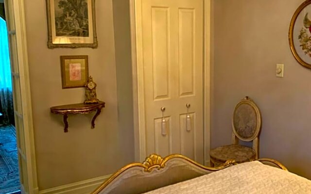 Russell Manor Bed & Breakfast