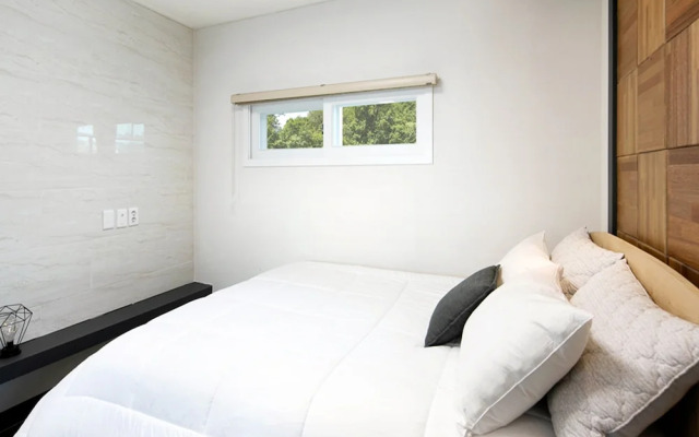 Pohang Couple Stone Pension