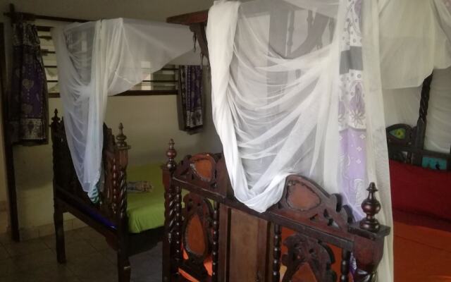 Travellers Paradise Diani - Hostel