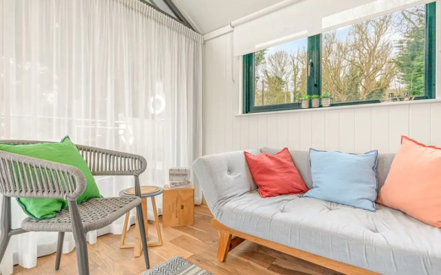 Ondine Houseboat on the Thames - From 160 Per Night