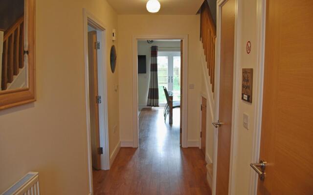 London Heathrow Living Holywell Service House A