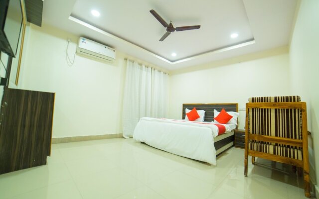 OYO 12973 Hotel Crystal