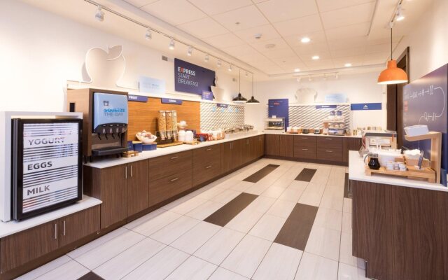 Holiday Inn Express and Suites Kalamazoo West by IHG