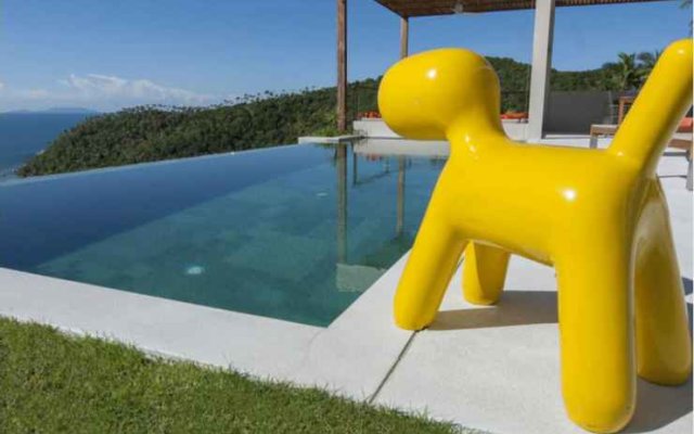 Bay Villa Yellow Dog