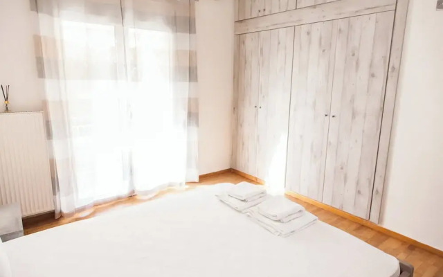 Cozy apt near Stavros Niarchos Park
