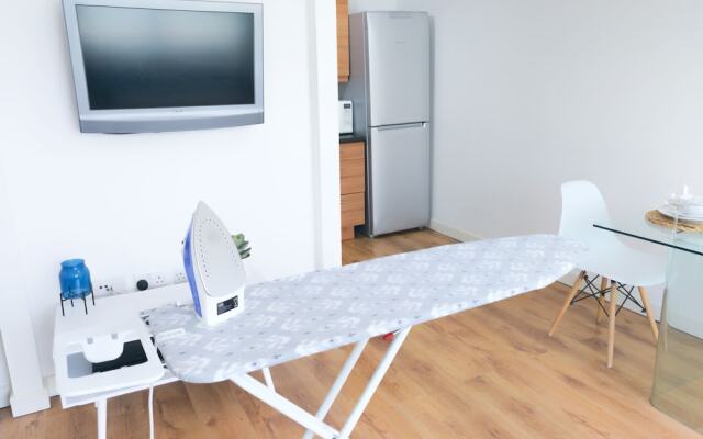 Central Apartment With Free Parking - By Doze