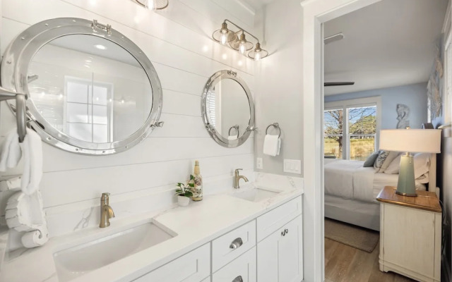 1332 Laurel Grove 3 Bedroom Home by RedAwning