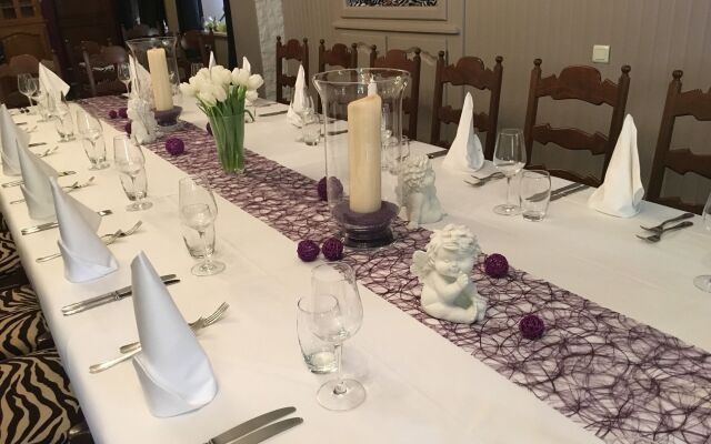 Au Cheval Blanc Hôtel et Restaurant