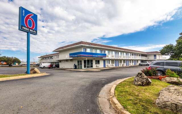 Motel 6 Ardmore, OK