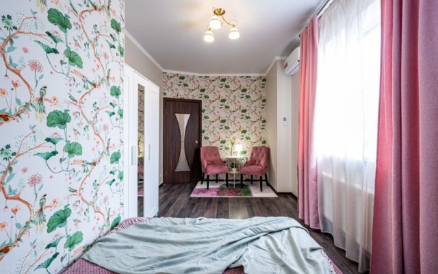 Dizaynerskiy Dom U Parka Galitskogo Guest House