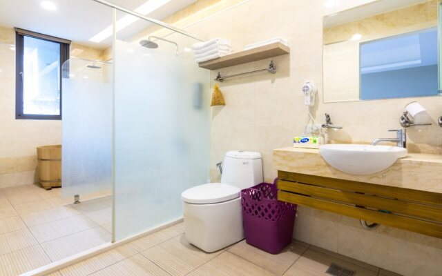 Jhongshan Building Bed and Breakfast
