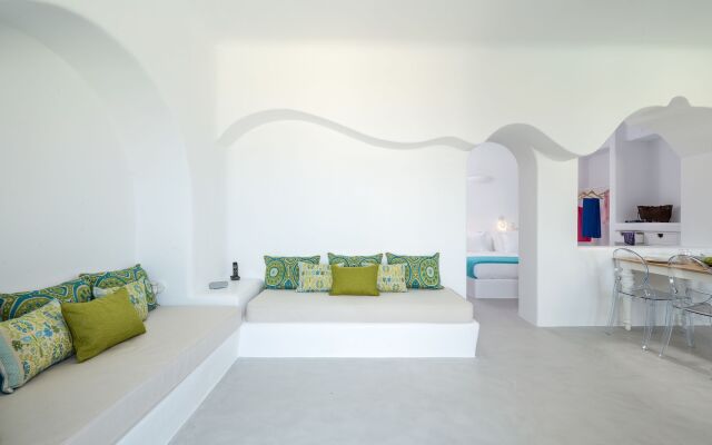 Skyfall Suites - Adults Only