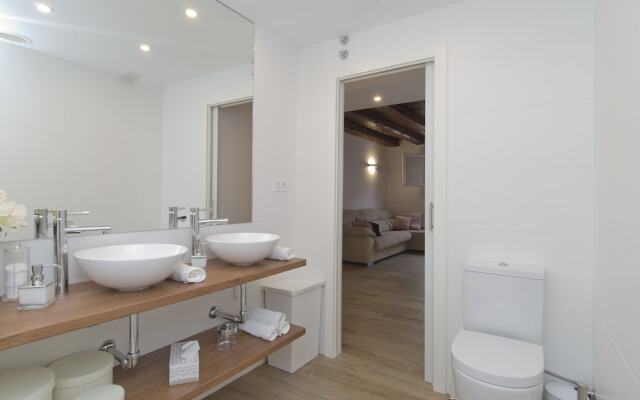 Hellenhost Gran Vía V