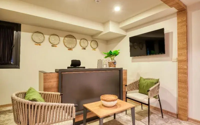 Elephant In The Room Hotel