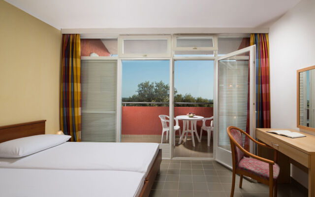 Lanterna Resort