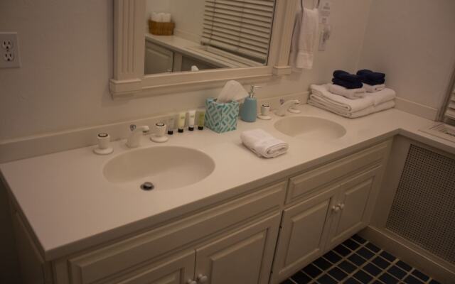 Inn at Lincoln Square