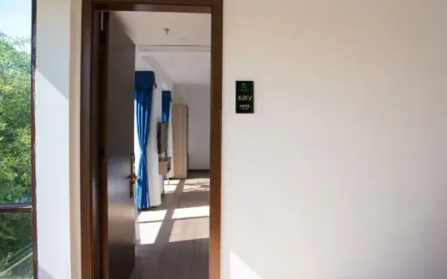 Qionghai Yefeng Business Hotel (Yinhai Road Wanquanhe Branch)