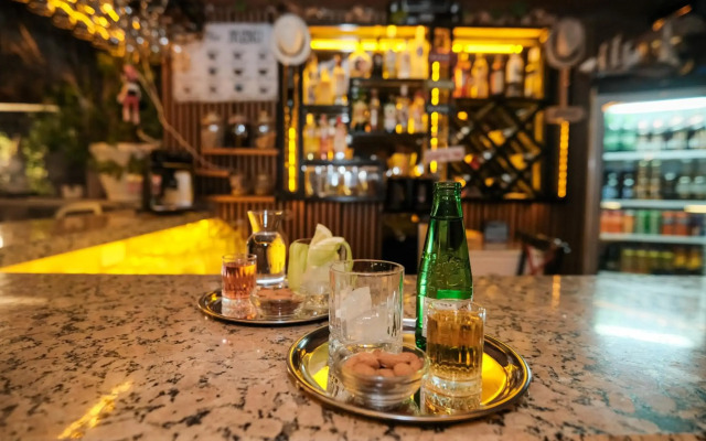 Moni Hotel