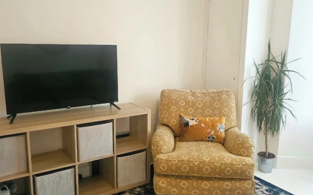 Seaside Haven Coastal Comfort 200m from the Beach