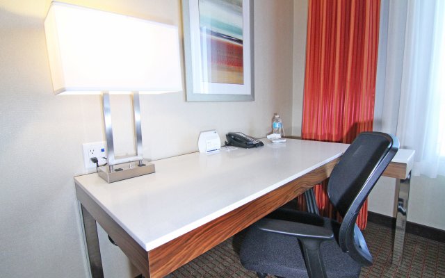 Holiday Inn Express & Suites Calgary NW - University Area, an IHG Hotel