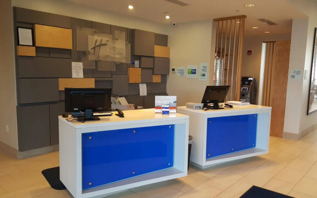 Holiday Inn Express & Suites Toledo West by IHG